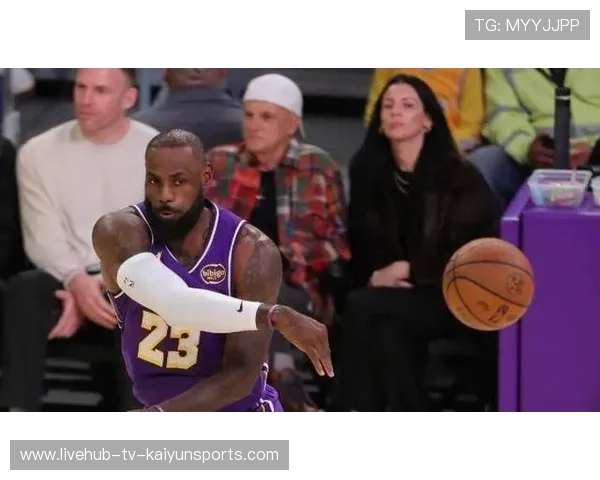 湖人榜单告急！西部豪强围剿，压力直线拉满，湖人西部第一