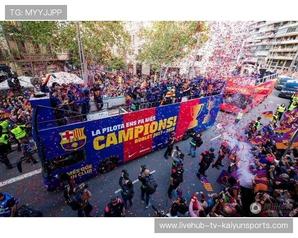 冠军球队巡游庆祝,球迷街头欢腾画面感人,球队夺冠怎么发朋友圈 冠军球队巡游庆祝,球迷街头欢腾画面感人,球队夺冠怎么发朋友圈