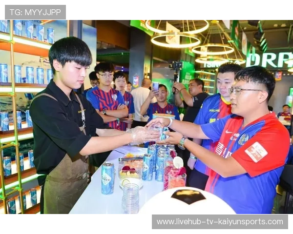 冠军球队巡游庆祝，球迷街头欢腾画面感人，球队夺冠怎么发朋友圈